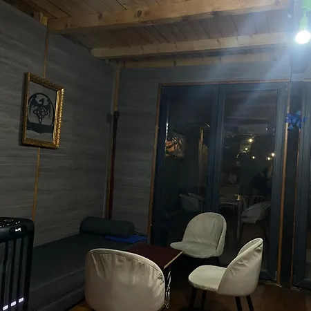 Zmajevo Gnezdo Ii Water House * Belgrade