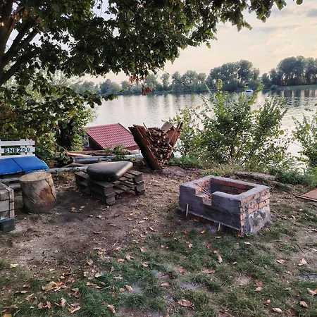 Zmajevo Gnezdo Ii Water House * Belgrade